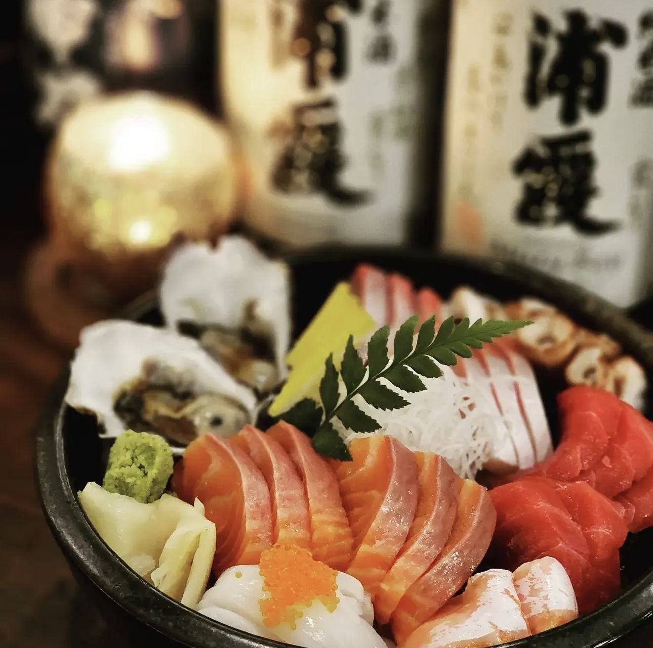 Assorted sashimi and oysters with sake